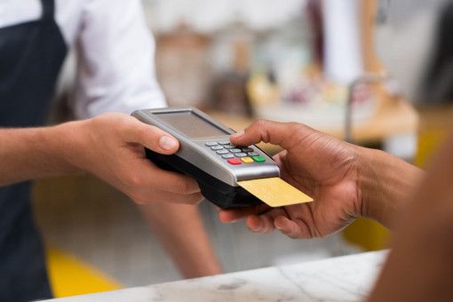 Anche nell'Astigiano, come nel resto d'Italia, da oggi scattano le sanzioni per chi rifiuta i pagamenti con il POS