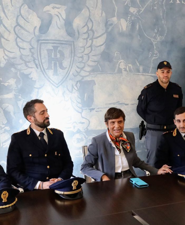 I tre nuovi dirigenti con il Questore Marina Di Donato: da sinistra Mirko Cordara, Dario Ricciardelli e Marco Barbaro I tre nuovi dirigenti con il Questore Marina Di Donato: da sinistra Mirko Cordara, Dario Ricciardelli e Marco Barbaro