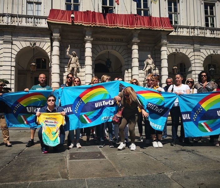 Mercatone Uno, presidio davanti a Palazzo Civico dei lavoratori piemontesi: &quot;Appendino si faccia intermediario con il Mise&quot;