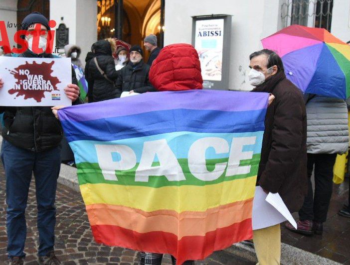 Sabato in piazza San Secondo un flash mob per dire no alla guerra, organizzato dalla Rete Welcoming