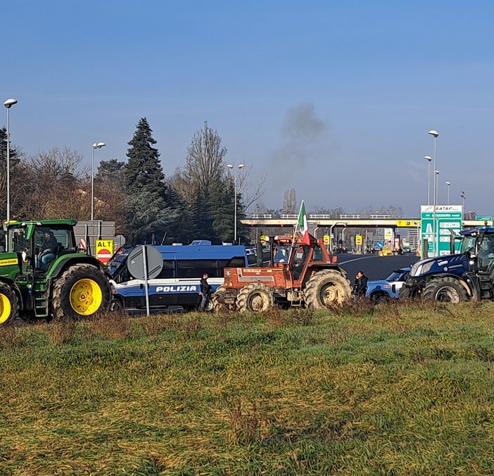 Tantissimi trattori da Asti hanno protestato questa mattina sulle strade di Alessandria