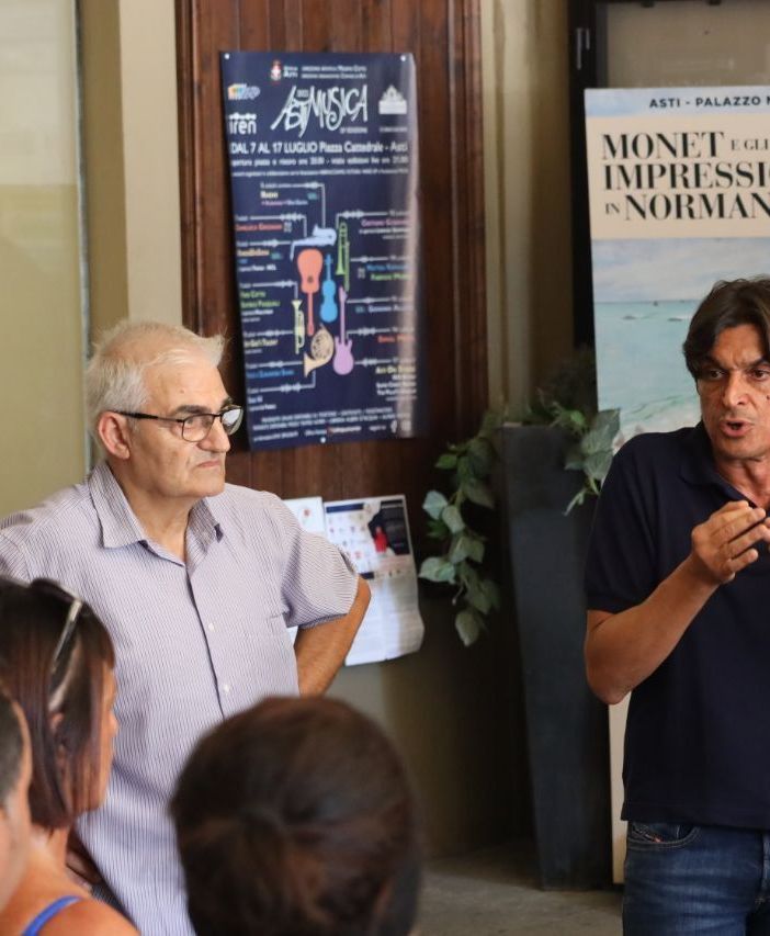 Un momento (ph. Merfephoto - Efrem Zanchettin) di confronto tra gli ambulanti e l'assessore al Commercio Mario Bovino