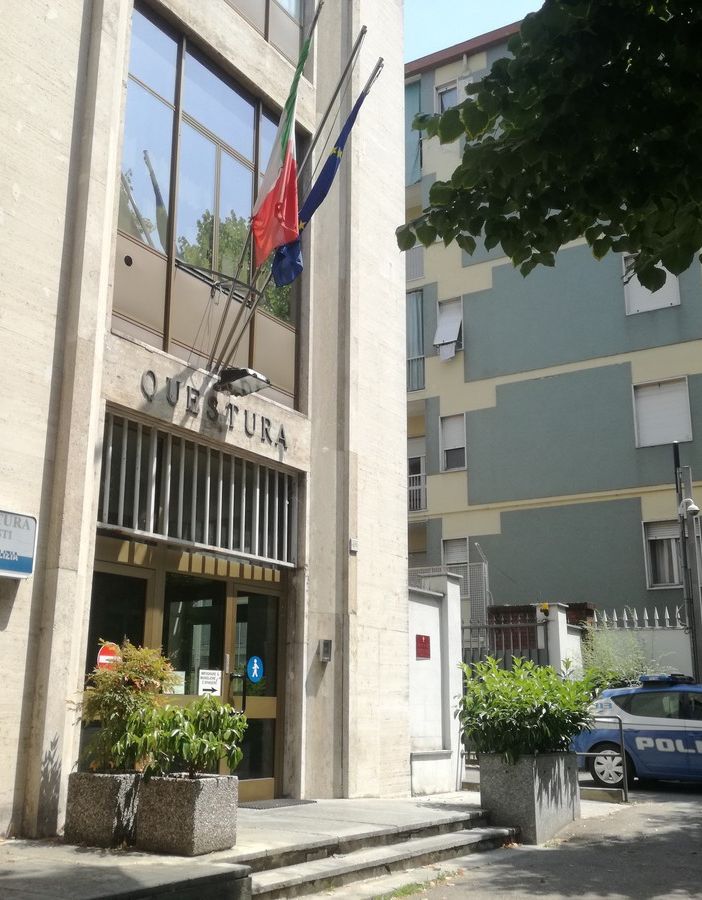 Asti, il monumento ai Caduti della polizia, sarà scoperto venerdì alle 12 accompagnato dalla voce di Enrico Iviglia