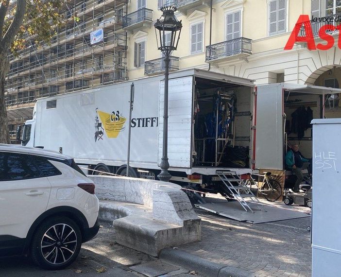 Uno dei camion con le attrezzature sceniche della troupe di &quot;Lidia&quot;