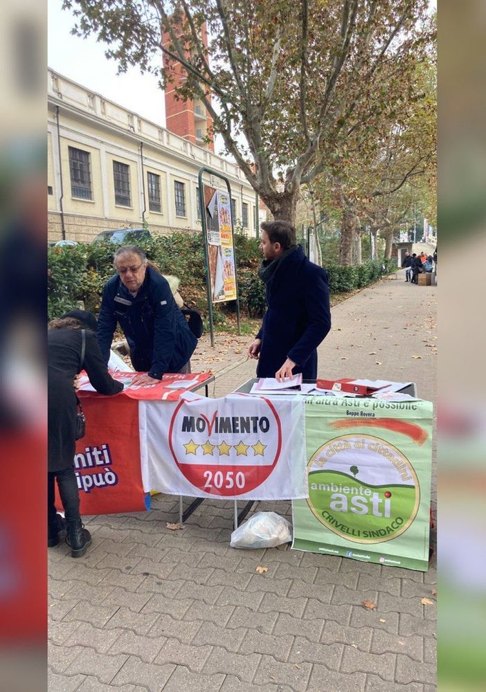 Raccolta firme contro gli stalli blu in piazza del Palio ad Asti: già tremila in tre giorni