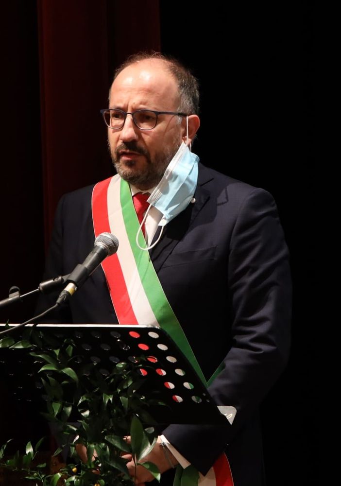 Maurizio Rasero con fascia tricolore