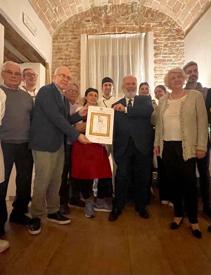 Il gruppo dei protagonisti della serata dell’Accademia della Cucina di Asti