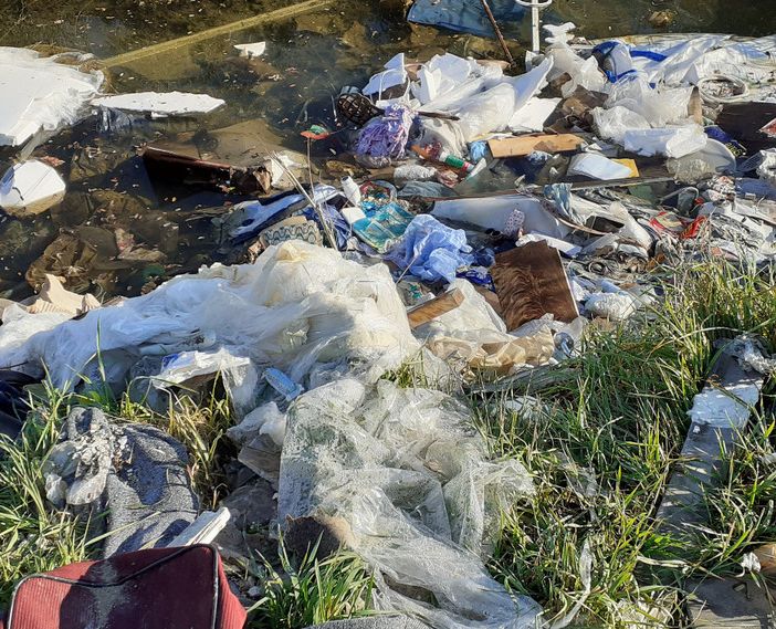 I furbetti dei rifiuti colpiscono a San Marzanotto: Protezione Civile costretta a un lungo intervento I furbetti dei rifiuti colpiscono a San Marzanotto: Protezione Civile costretta a un lungo intervento