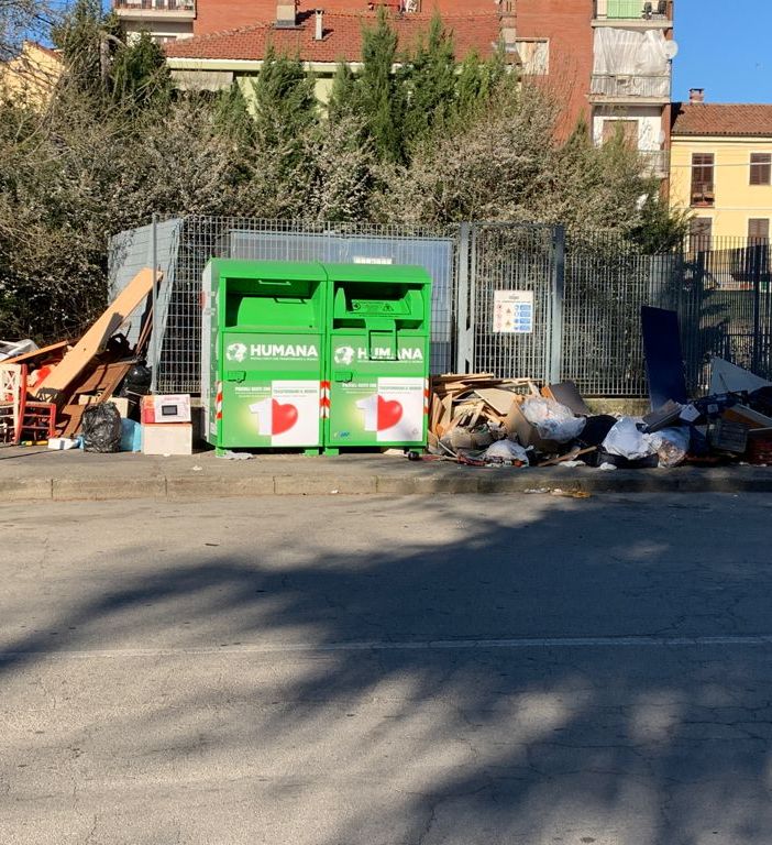 Gli abitanti del quartiere Praia di Asti chiedono tutele contro abbandono rifiuti