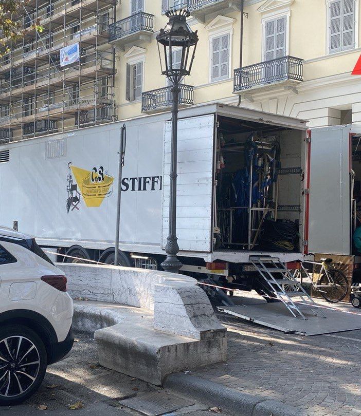 I camion in piazza Alfieri durante le riprese di ieri