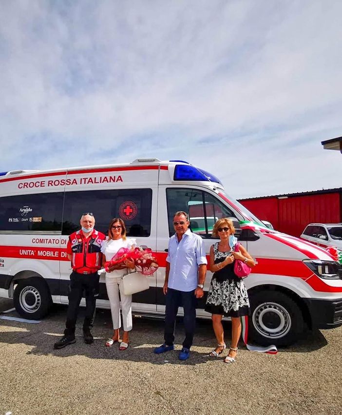 La donazione dell'ambulanza