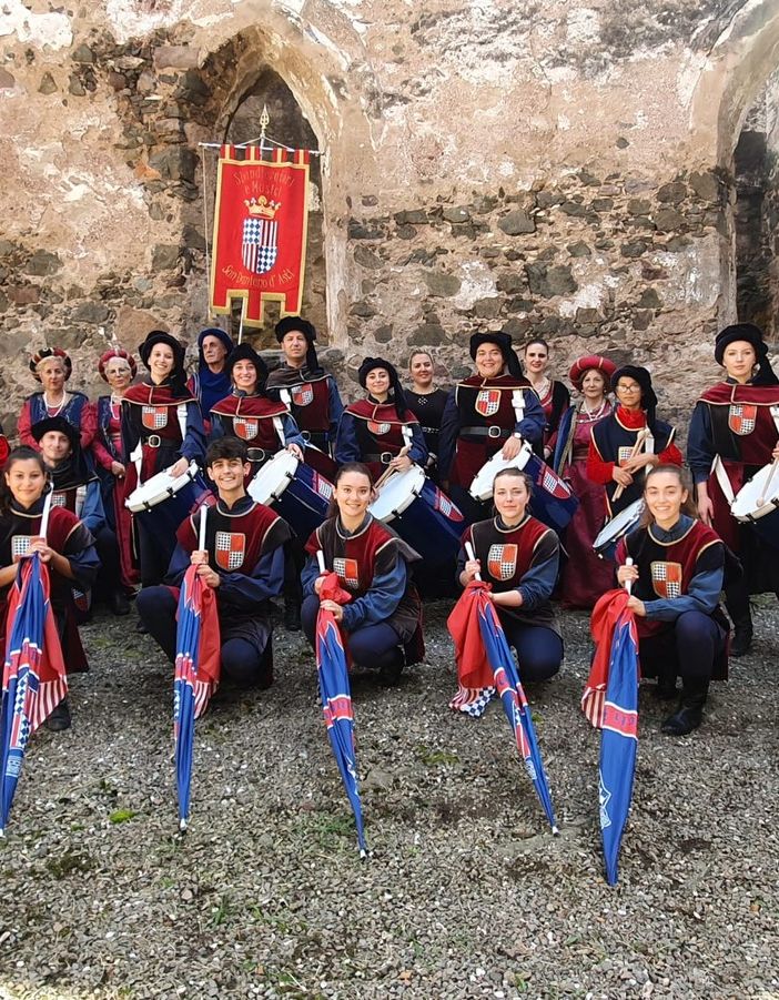 Trasferta nel Bolzanese per sbandieratori e musici del Comitato Palio di San Damiano