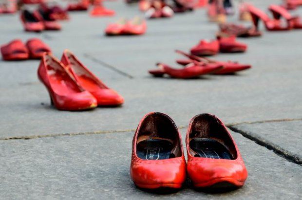 Scarpe rosse, simbolo del contrasto alla violenza contro le donne