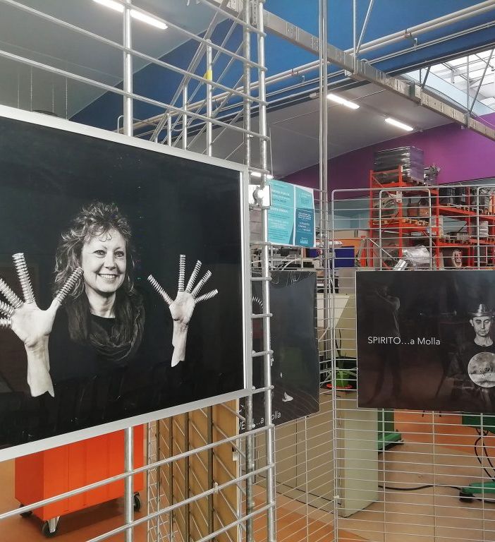 Il progetto cuneese “Persone Patrimonio d’Impresa” approda nell’Astigiano con la prima residenza d’artista del fotografo Oliver Migliore “Scatti a molle”