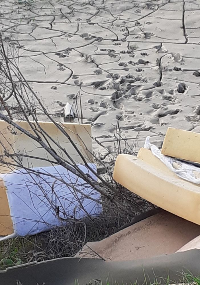 &quot;Un luogo meraviglioso dove si può camminare e rilassarci, rovinato dalla solita gente senza rispetto&quot;. Lo sfogo di una lettrice che segnala l'ennesimo degrado