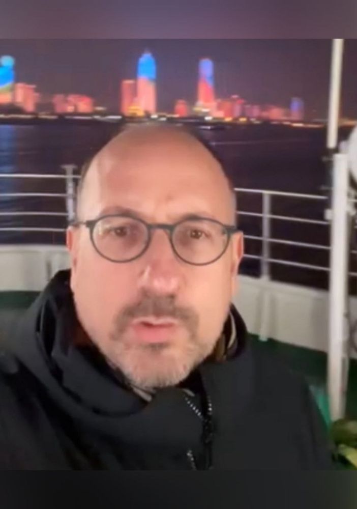 Il sindaco durante la diretta Facebook