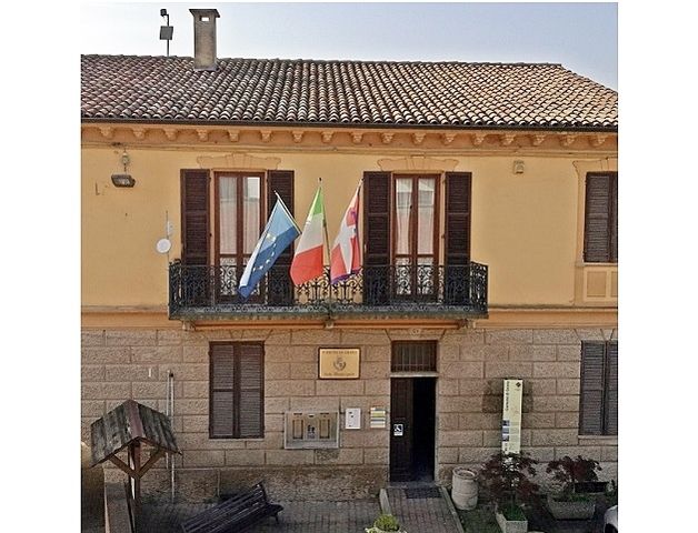 Grana: prendono a calci la porta del Comune e rubano dagli uffici. Il sindaco: &quot;Non possiamo rimanere in balia di un manipolo di persone&quot;