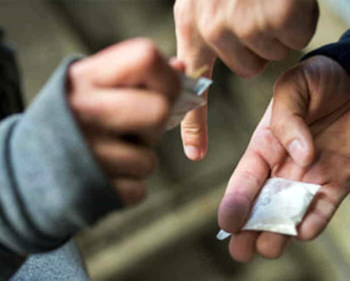 Ingaggiavano minorenni per spacciare droga. Arrestato anche un astigiano