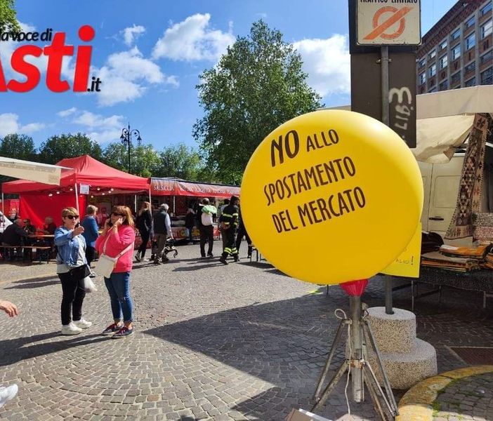 Niente da fare per il mercato delle piazze Alfieri e Libertà: si va verso l'unificazione in piazza del Palio