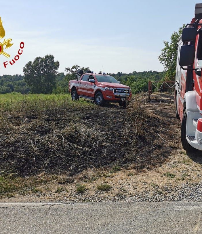 Incendi sterpaglie, due interventi dei vigili del fuoco di Asti
