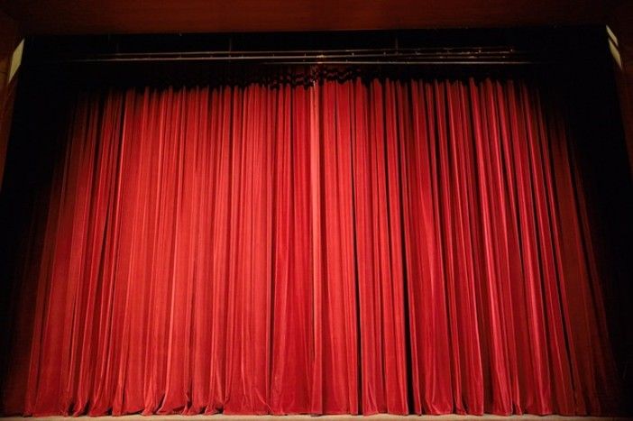 Domani non andrà in scena a Calosso lo spettacolo “Elisabetta I le donne e il potere”