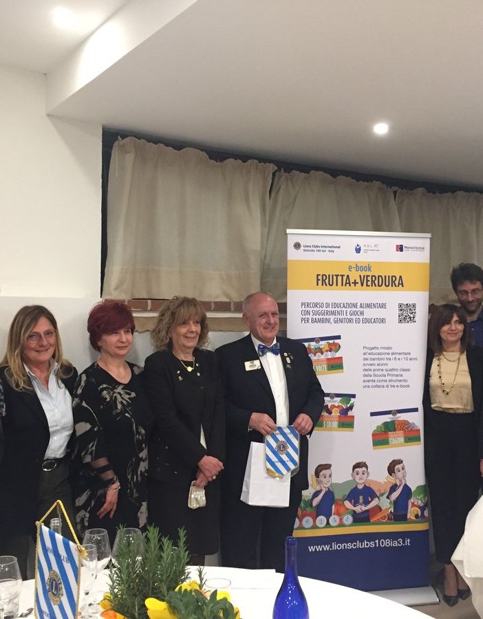 Sette tablet per la primaria di Costigliole d'Asti dal Lions Club e una raccolta fondi per l'Ucraina