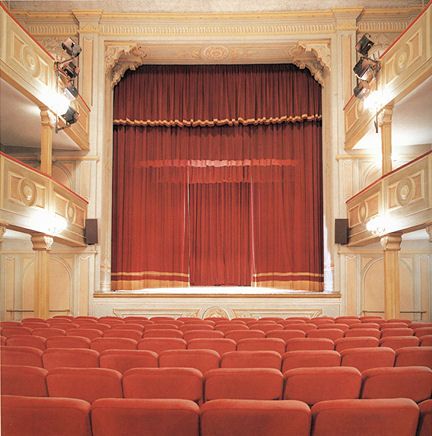 Al teatro civico di Moncalvo il sipario non vede l'ora di riaprirsi