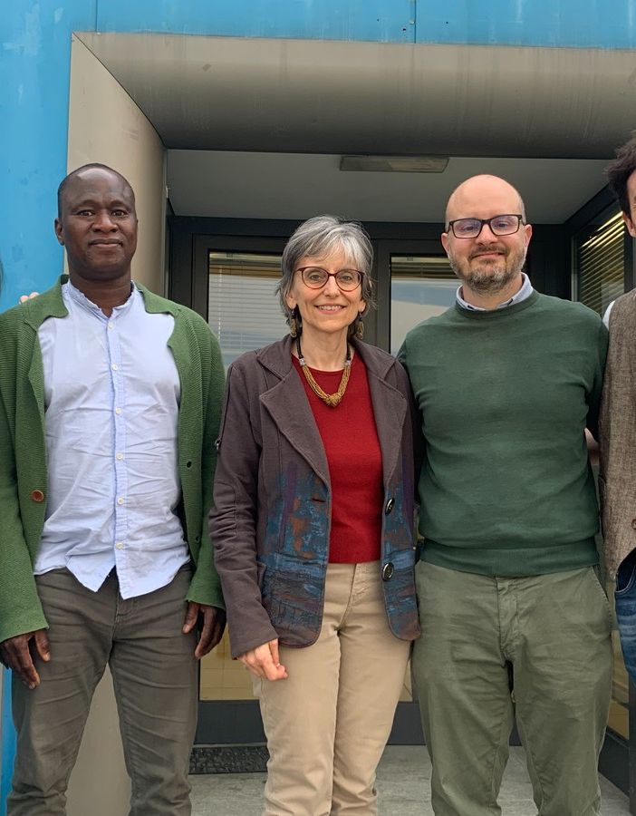 Nella foto, da sinistra Marianna Capelletto (CrescereInsieme), Omar Lenglengue (presidente Sotto il Baobab), Monica Gallone (responsabile del progetto Cambio Rotta per la cooperativa CrescereInsieme), Davide Donatiello (sociologo dell'Università di Torino) e Samuele Roccatello (Green Team di Cambio Rotta)