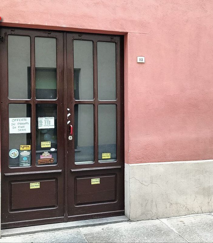 Lo storico negozio di via Brofferio (Merphefoto)
