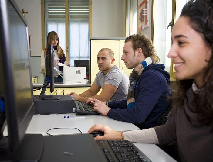 Il tirocinio come trampolino verso il mondo del lavoro: in Piemonte il 60% dei ragazzi neodiplomati trova un impiego