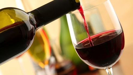 &quot;Torino è una città di merda: si mangia e si beve male&quot;. Il video anti-poveri scatena la rivolta dei ristoratori: &quot;Mai più quel vino nei nostri locali&quot;