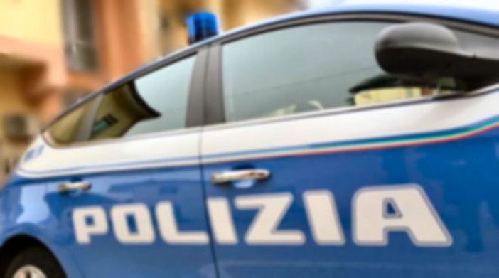Asti: vigili del fuoco entrano in casa per un soccorso a persona, ma vengono aggrediti con morsi e coltello da cucina