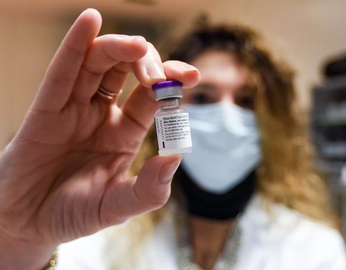 Una dose di vaccino anti covid Pfizer