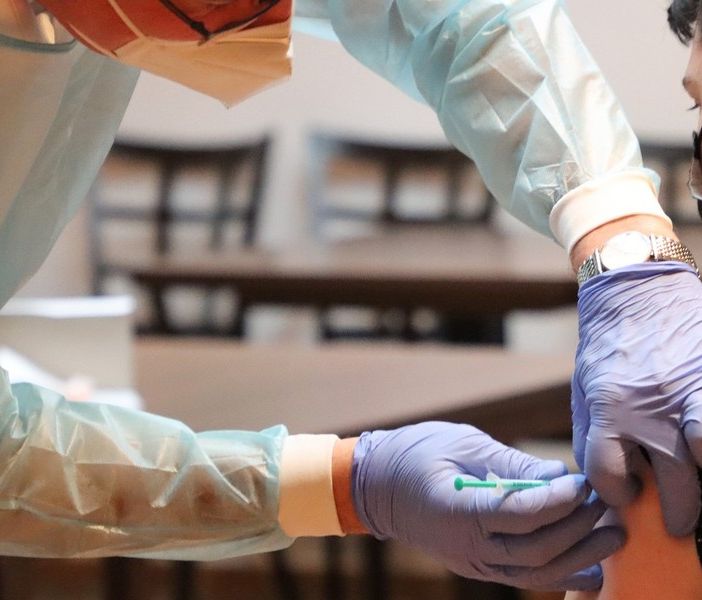 Oggi in Piemonte vaccinate oltre 28mila persone. A oltre 23mila è stata somministrata la terza dose