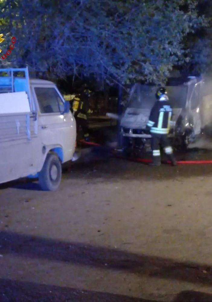 Imponente fuga gas in corso Dante e incendio furgone in via Fenoglio. Notte impegnativa per i vigili del fuoco di Asti