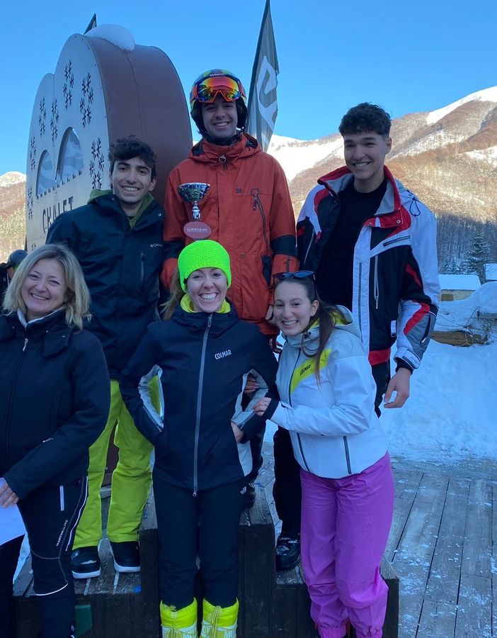 Il liceo scientifico Vercelli vince tutte le gare a squadre degli studenteschi di sci e snowboard [FOTO]