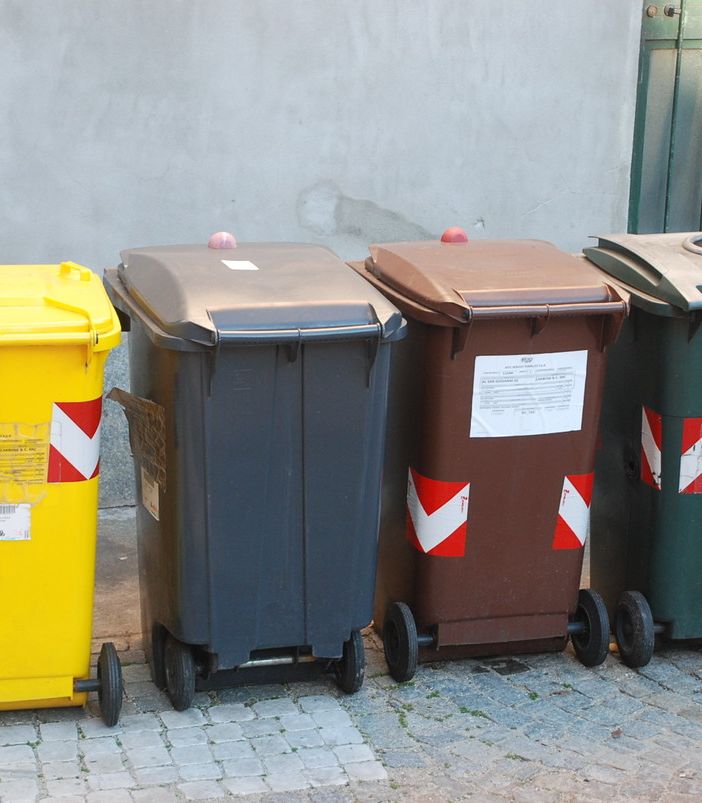 Asti, cassonetti dei rifiuti