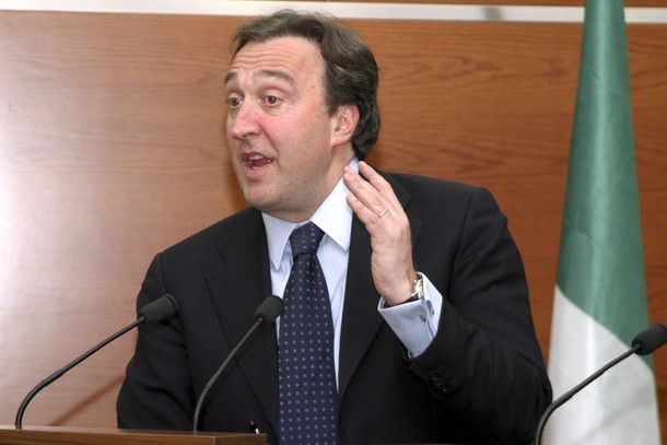 Gianni Vernetti presenta ad Asti il suo libro 'Dissidenti'. Incontro con donne e uomini che lottano contro i regimi
