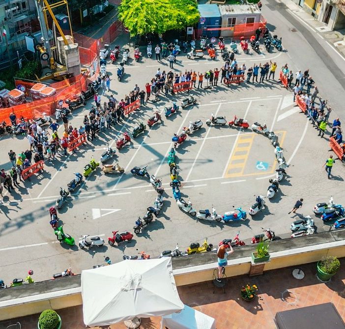 Le mitiche  Vespe 50 hanno festeggiato il 60esimo anniversario a Cocconato