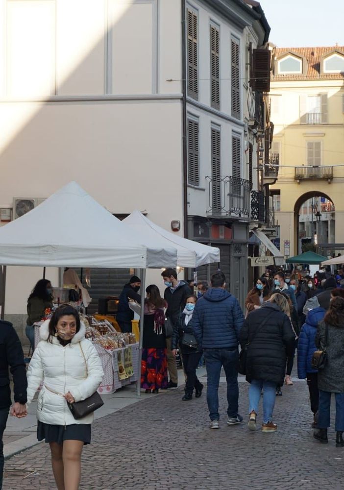 Da oggi si torna in arancione, le scuole tornano in presenza al 100% fino alla terza media, al 50% per le superiori