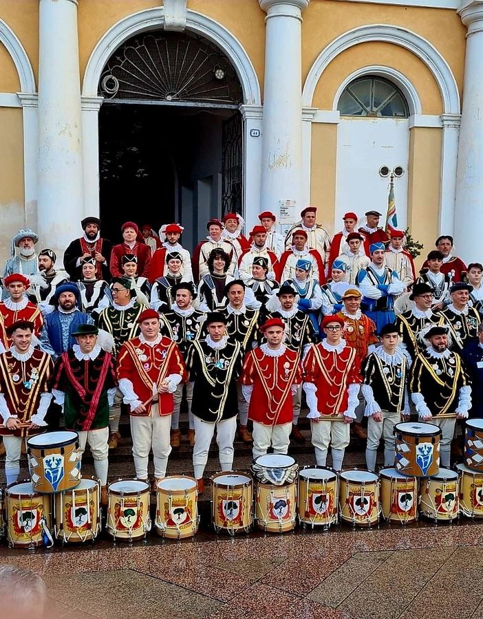Il borgo Viatosto rinnova il gemellaggio con Oristano e invita la compagine sarda al Palio di Asti