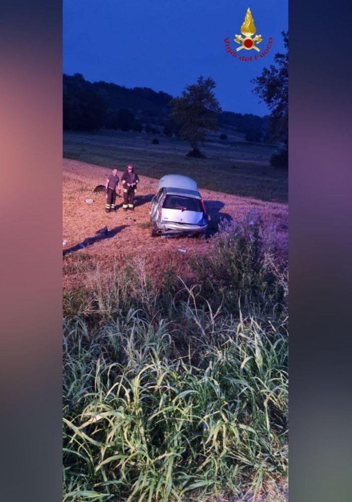 Incidente stradale, questa mattina, a Castell'Alfero, donna incastrata nell'auto, liberata dai vigili del fuoco