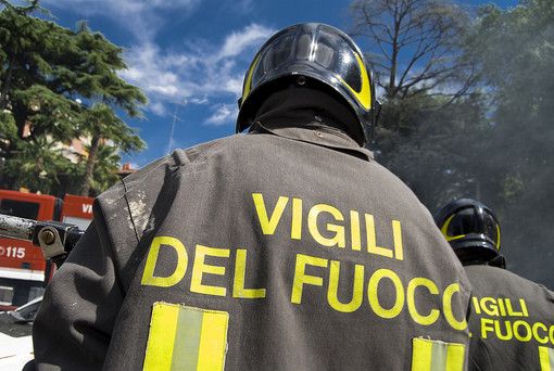 Si rompe una tubatura del gas in un campo: intervengono i Vigili del Fuoco