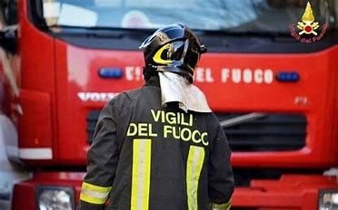 Maltempo: auto colpita da un albero a Valle San Pietro