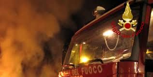 Una camionetta dei vigili del fuoco - Immagine d'archivio