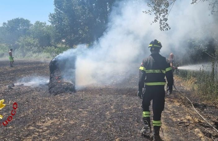 Incendio sterpaglie a Cortandone coinvolge mezzo agricolo