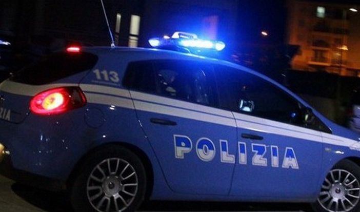 Lite tra fidanzati degenera e si sfiora la rissa. 15 le persone coinvolte