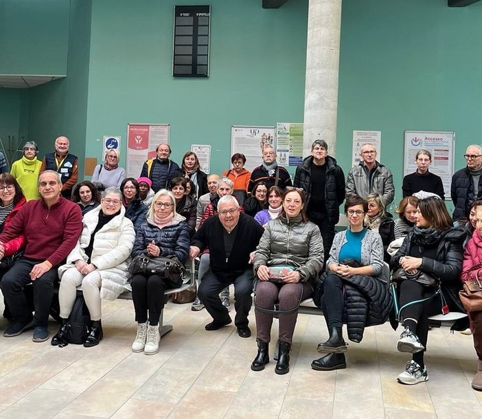 Foto di gruppo per i primi 50 volontari