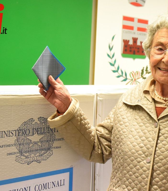 La 97enne al seggio per votare