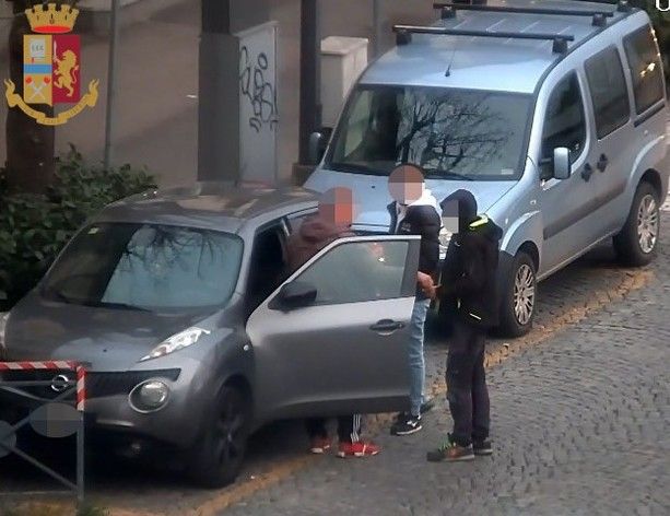 Una delle immagini dello scorso marzo che testimoniavano la rete dello spaccio astigiana